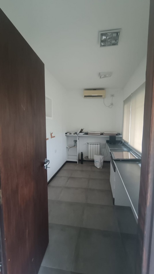 Alquiler de amplia casa - 3 Dormitorios - Pileta - ibarlucea - Sin garantia propietaria