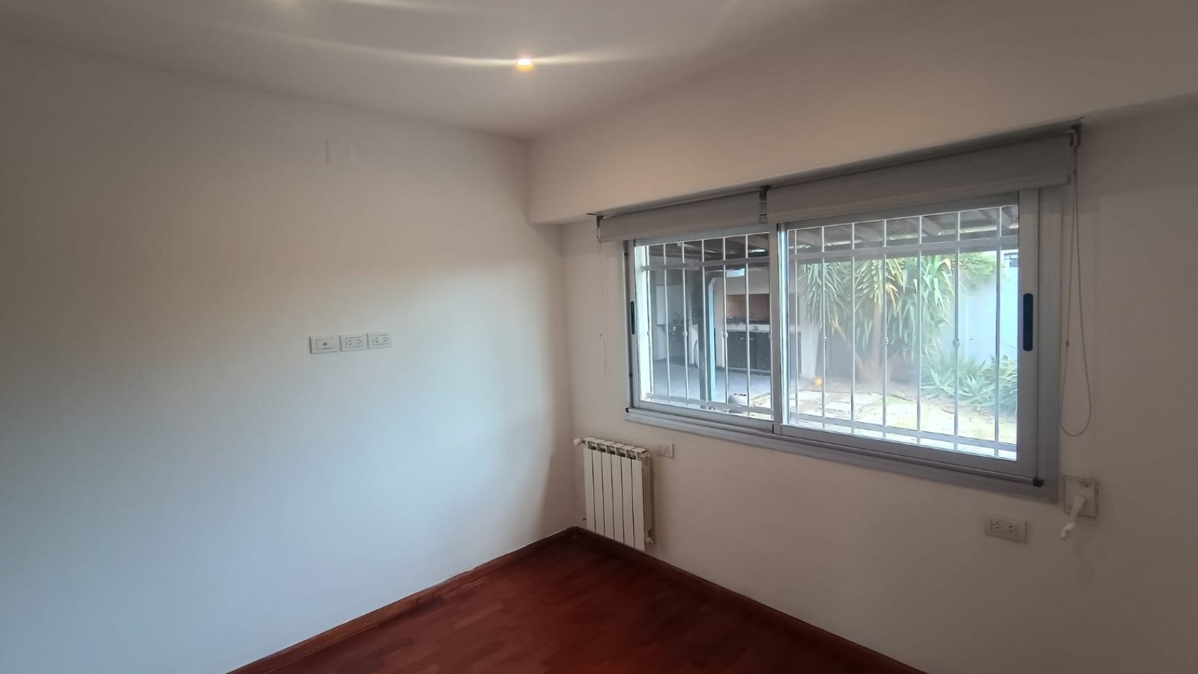 Alquiler de amplia casa - 3 Dormitorios - Pileta - ibarlucea - Sin garantia propietaria