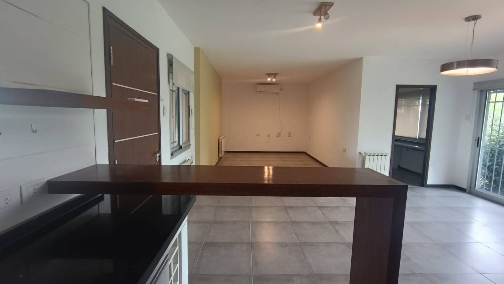 Alquiler de amplia casa - 3 Dormitorios - Pileta - ibarlucea - Sin garantia propietaria
