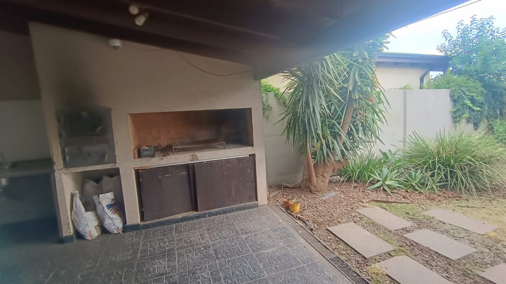 Alquiler de amplia casa - 3 Dormitorios - Pileta - ibarlucea - Sin garantia propietaria