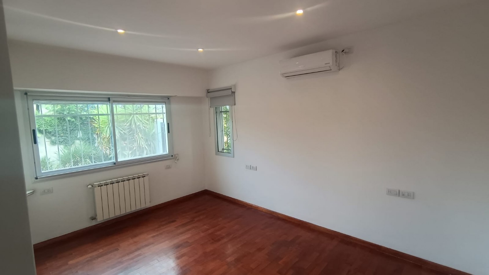 Alquiler de amplia casa - 3 Dormitorios - Pileta - ibarlucea - Sin garantia propietaria