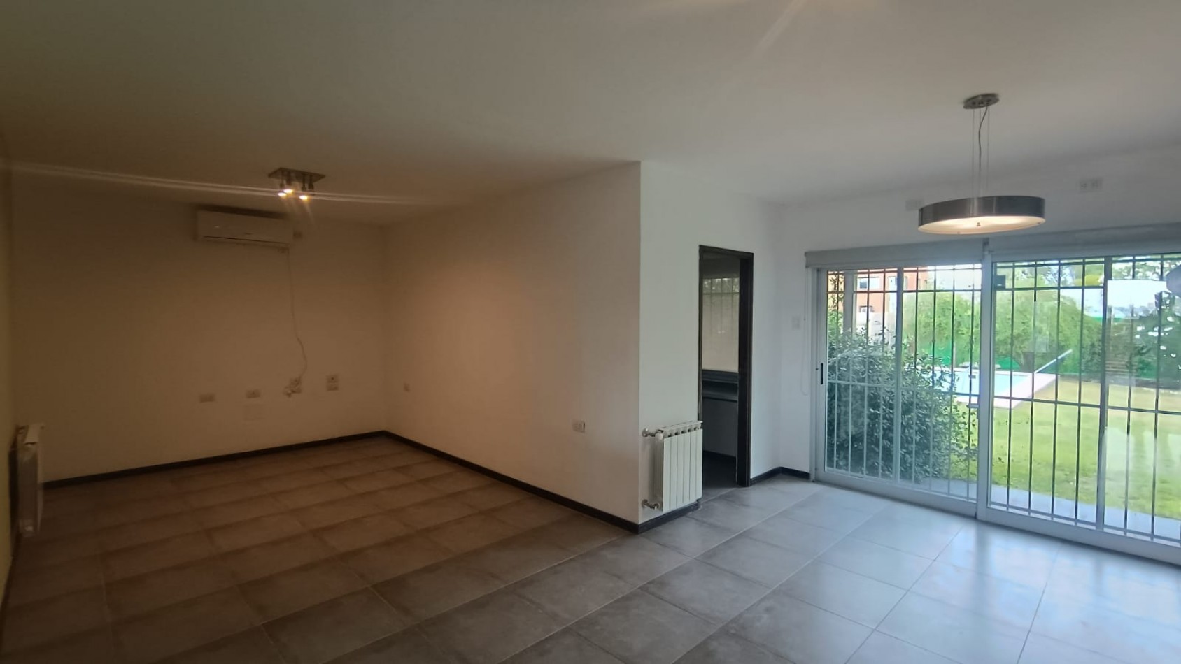 Alquiler de amplia casa - 3 Dormitorios - Pileta - ibarlucea - Sin garantia propietaria