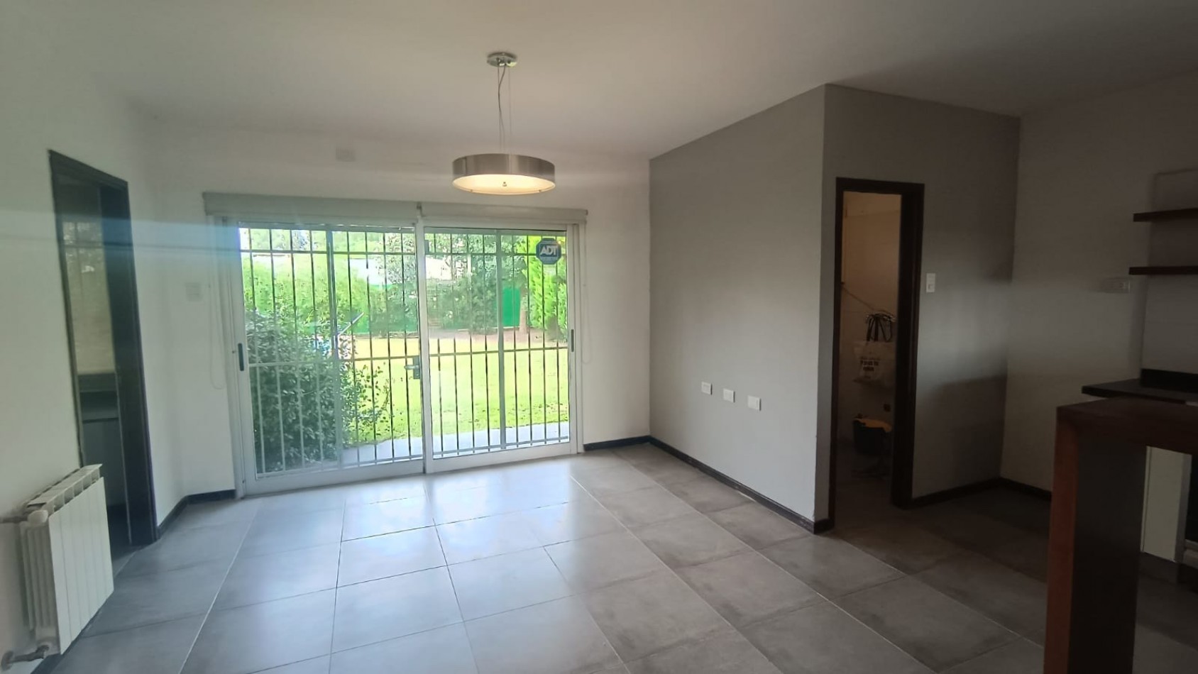 Alquiler de amplia casa - 3 Dormitorios - Pileta - ibarlucea - Sin garantia propietaria