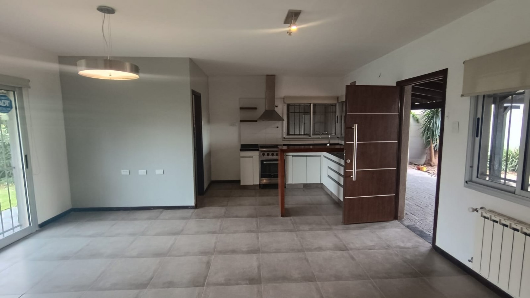 Alquiler de amplia casa - 3 Dormitorios - Pileta - ibarlucea - Sin garantia propietaria
