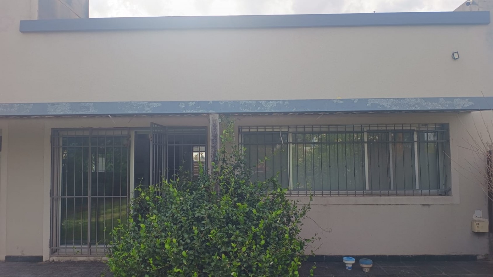 Alquiler de amplia casa - 3 Dormitorios - Pileta - ibarlucea - Sin garantia propietaria
