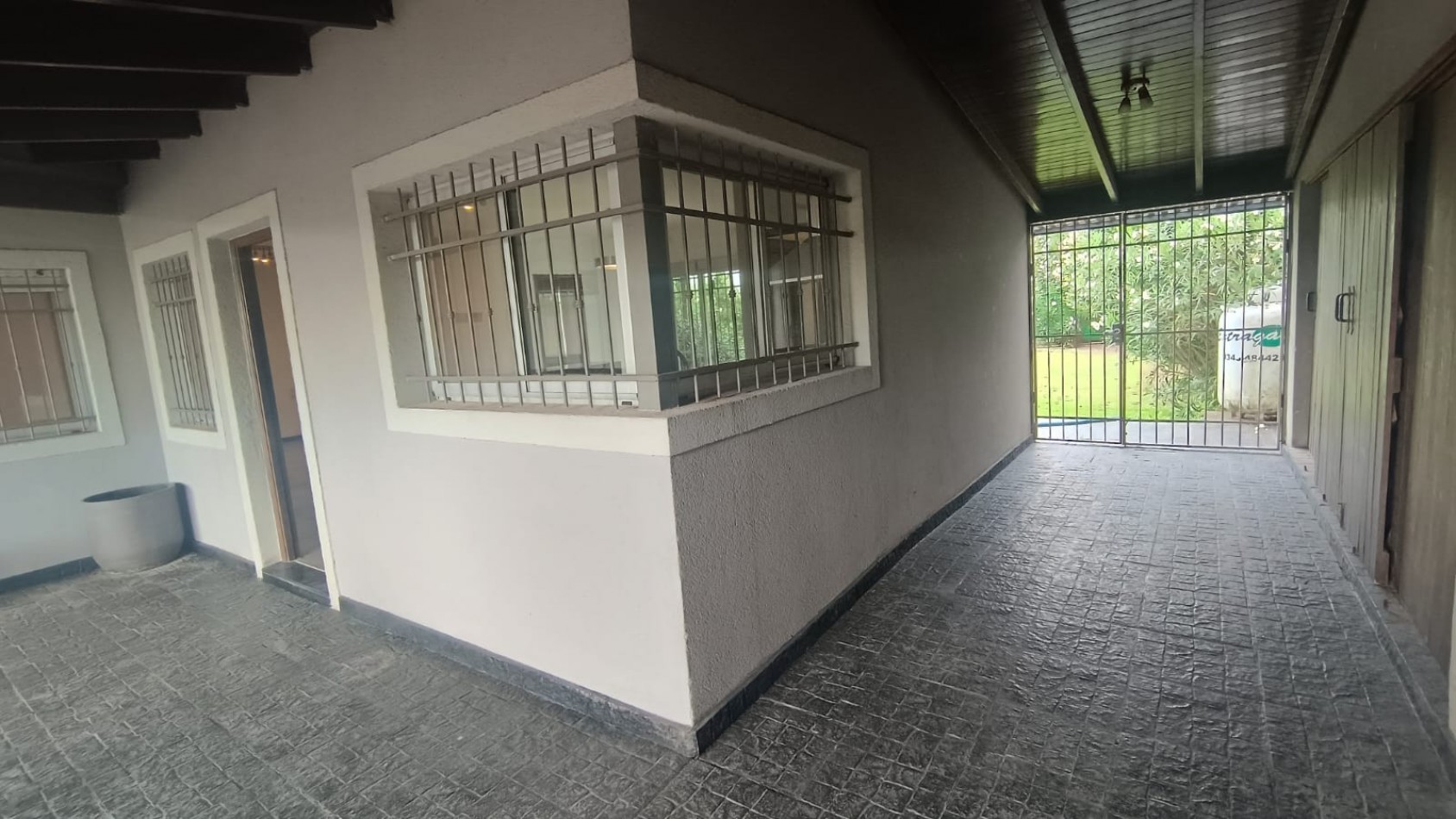 Alquiler de amplia casa - 3 Dormitorios - Pileta - ibarlucea - Sin garantia propietaria