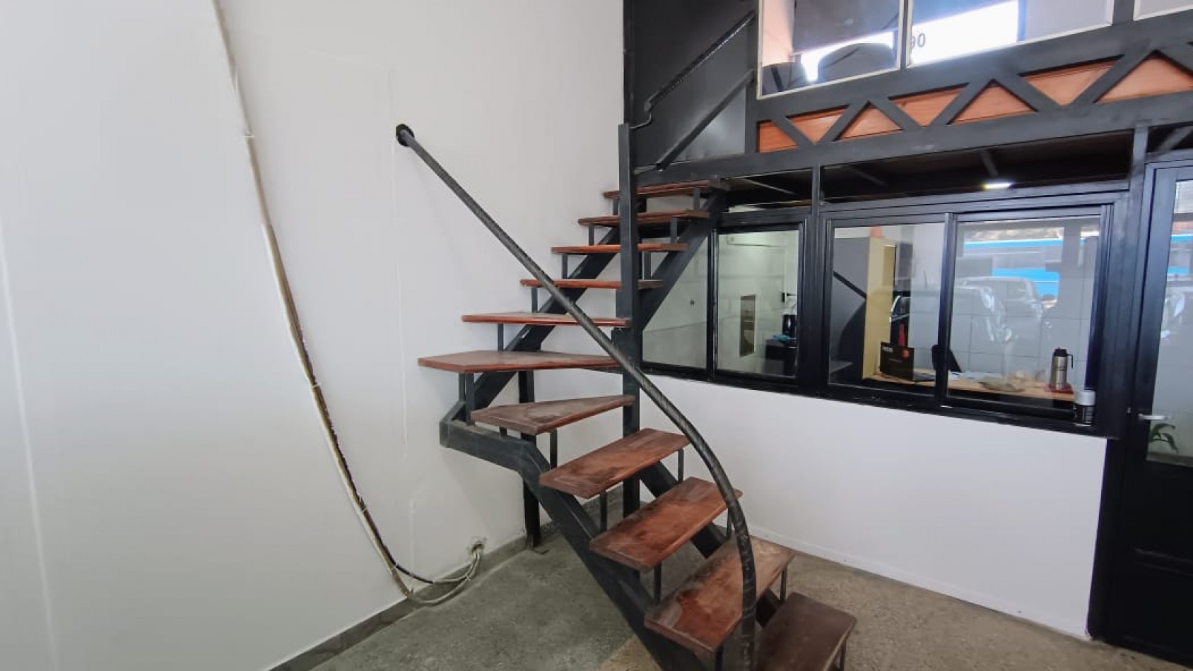  LOCAL COMERCIAL EN ALQUILER - 300 m² - PROVINCIAS UNIDAS - SIN GARANTIA PROPIETARIA
