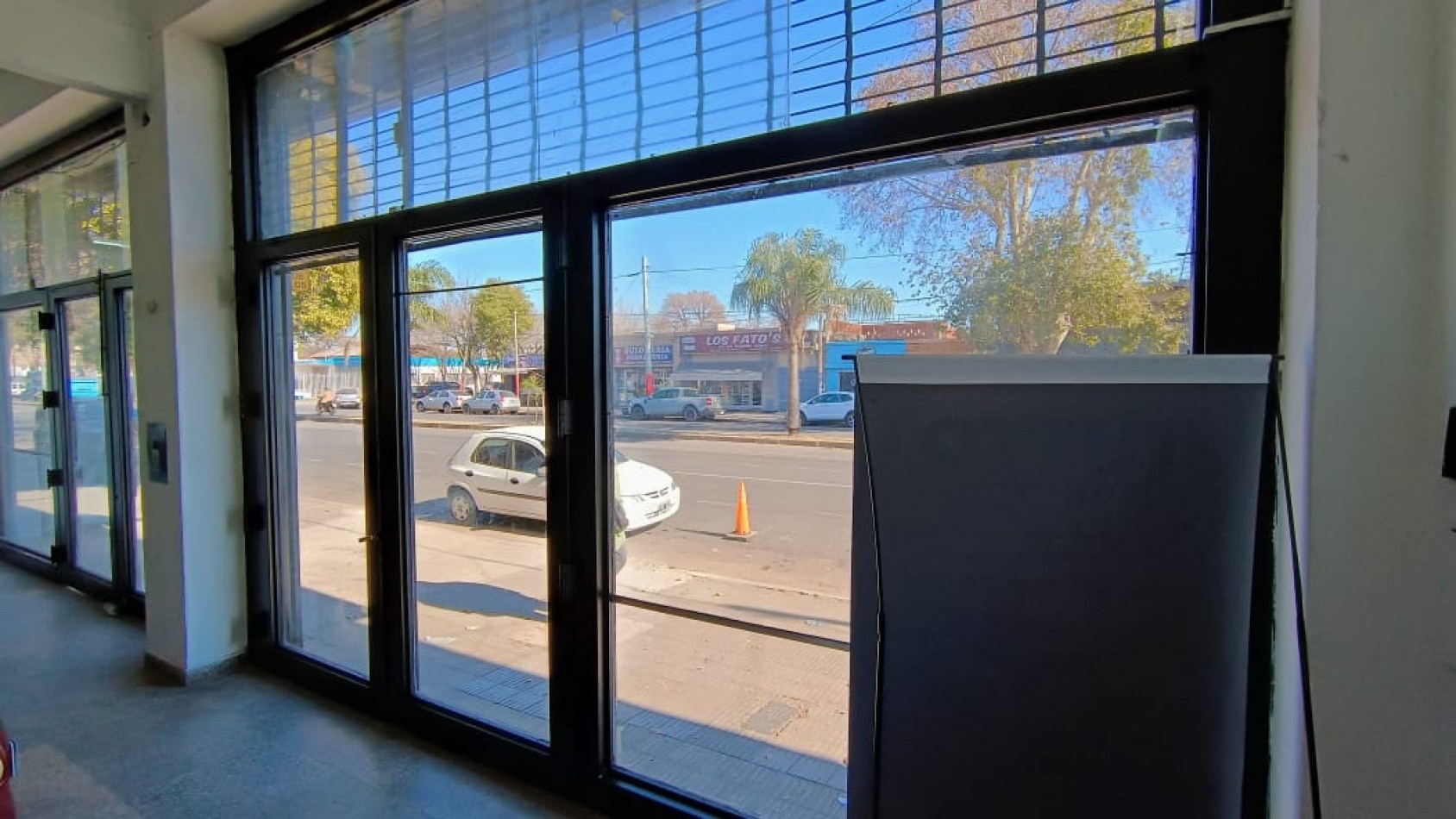  LOCAL COMERCIAL EN ALQUILER - 300 m² - PROVINCIAS UNIDAS - SIN GARANTIA PROPIETARIA