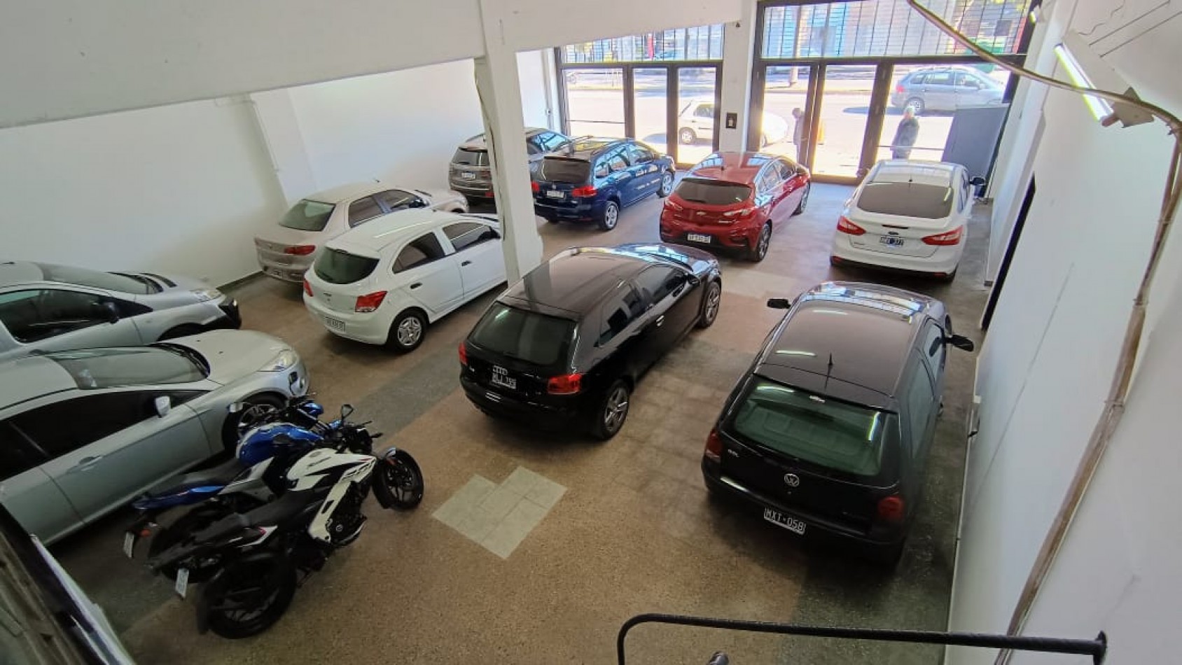  LOCAL COMERCIAL EN ALQUILER - 300 m² - PROVINCIAS UNIDAS - SIN GARANTIA PROPIETARIA