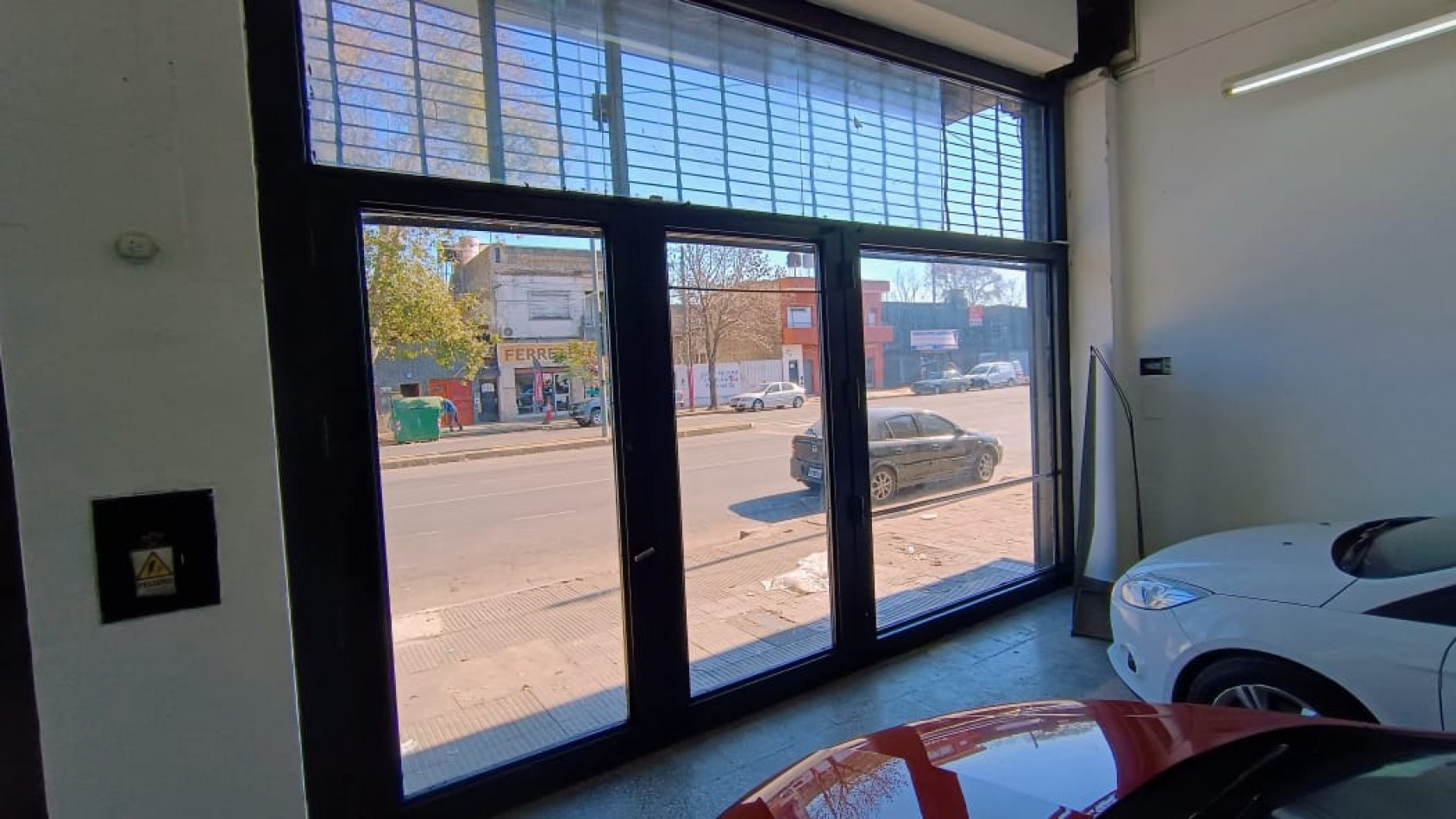  LOCAL COMERCIAL EN ALQUILER - 300 m² - PROVINCIAS UNIDAS - SIN GARANTIA PROPIETARIA