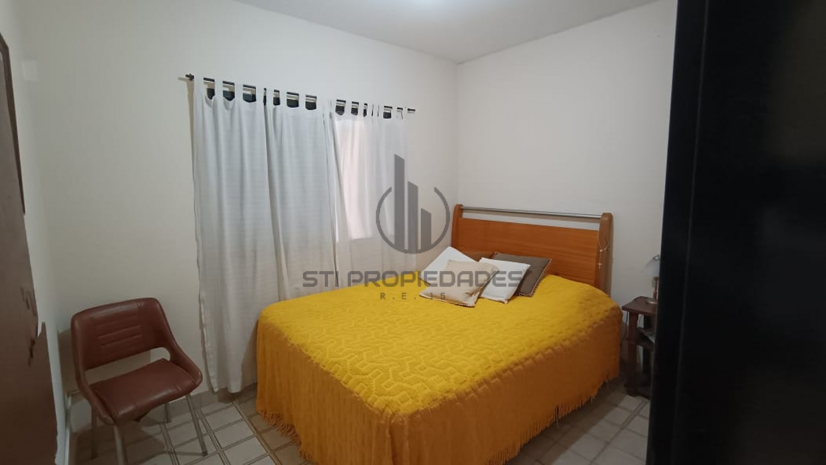 Venta de casa de 4 dormitorios con placares - 3 baños - Cochera - Lomas de Alberdi