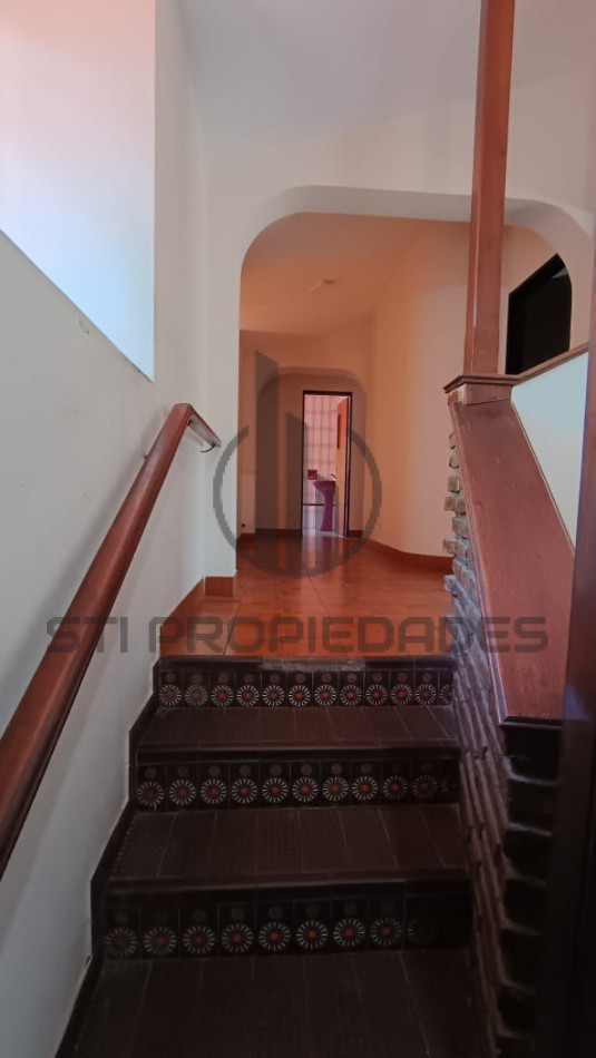 Venta de casa de 4 dormitorios con placares - 3 baños - Cochera - Lomas de Alberdi