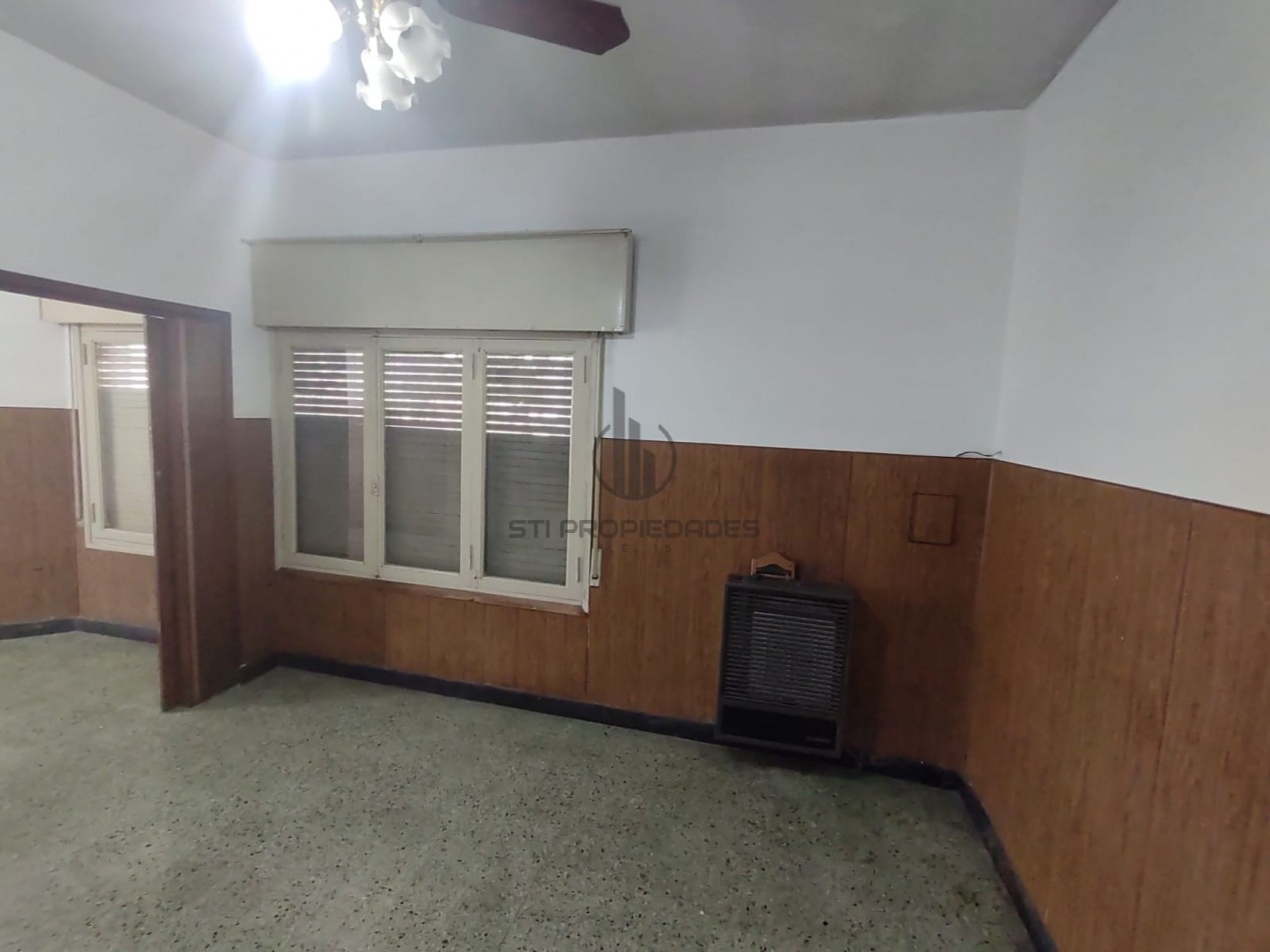 Alquiler casa de esquina - Cochera - Barrio Belgrano