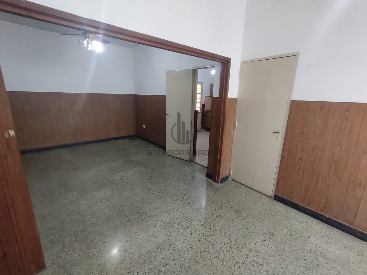 Alquiler casa de esquina - Cochera - Barrio Belgrano