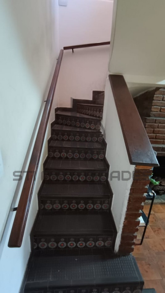 Venta de casa de 4 dormitorios con placares - 3 baños - Cochera - Lomas de Alberdi