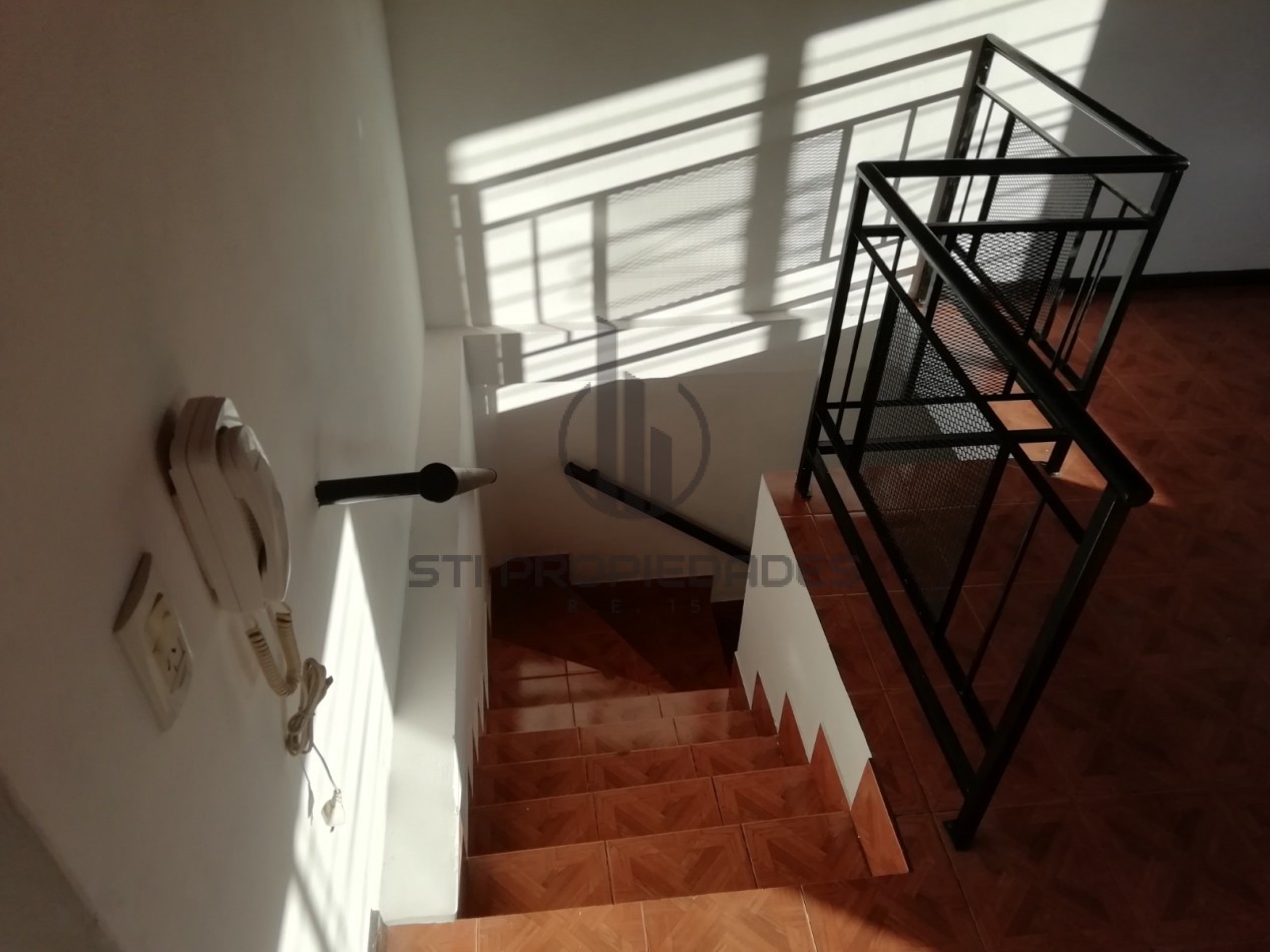 Venta departamento en barrio Azcuenaga - Planta alta - Dos dormitorios