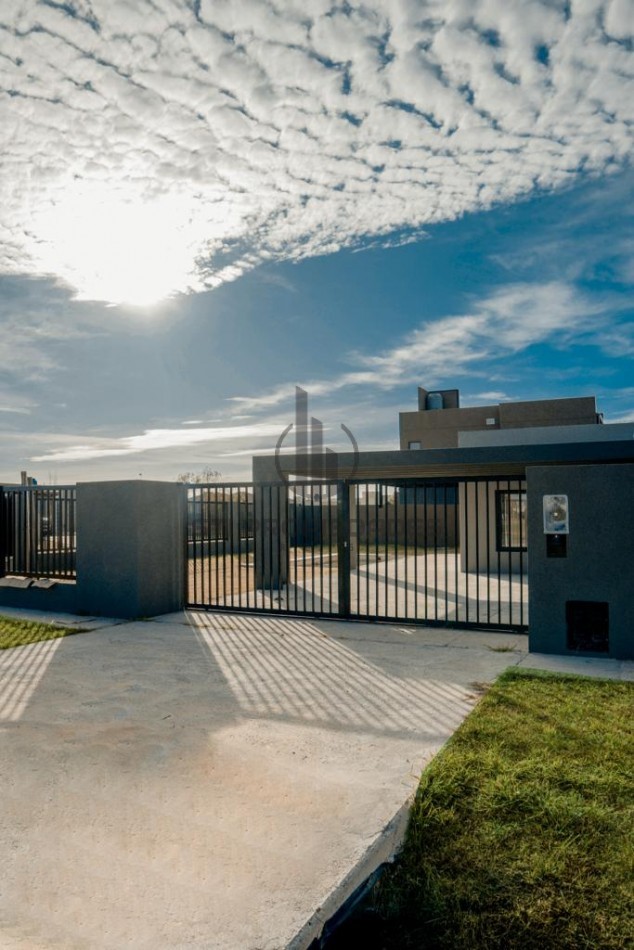 Venta de casa de dos dormitorios y pileta en Funes - A estrenar - Financiacion