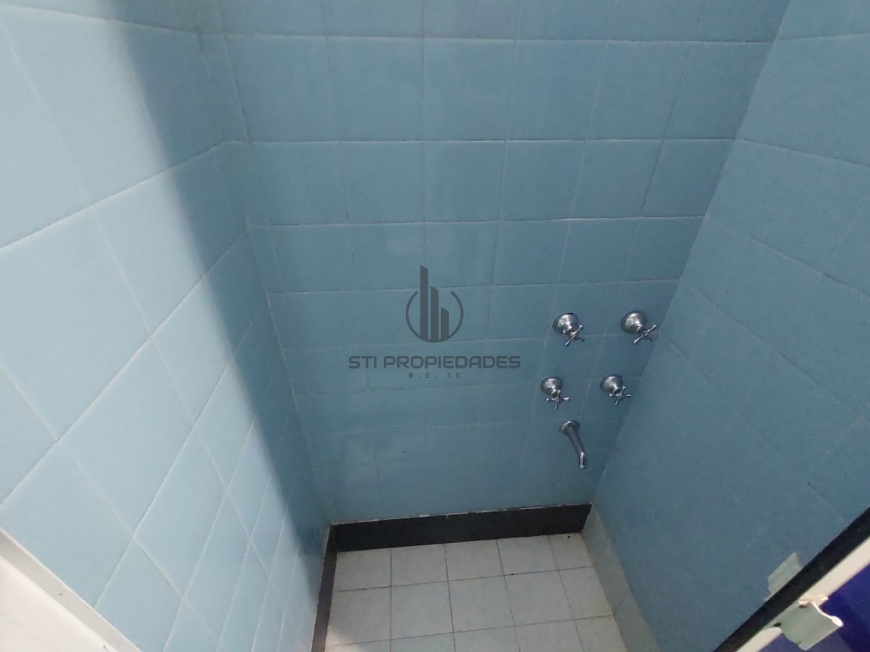 Alquiler casa de esquina - Cochera - Barrio Belgrano