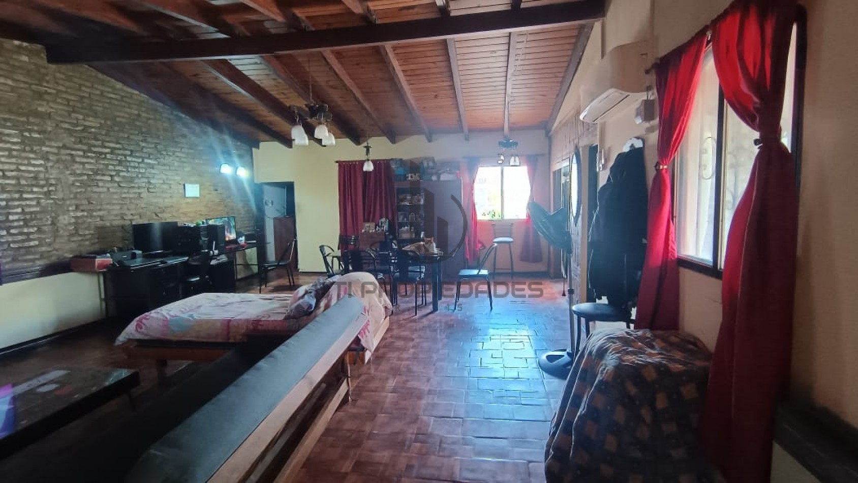 Venta de casa en Arroyito - ideal dos familias