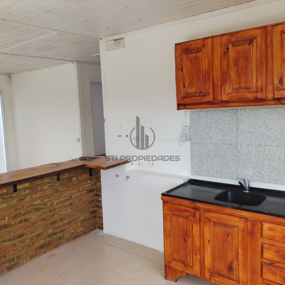 Venta de casa de dos dormitorios - Amplio terreno - Puerto San Martin