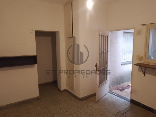 Venta de departamento de pasillo de un dormitorio - Patio - Terraza - Zona Hospitales
