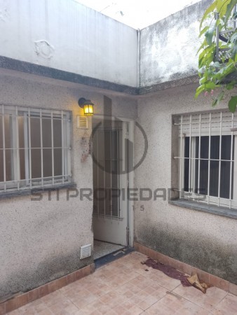 Venta de departamento de pasillo de un dormitorio - Patio - Terraza - Zona Hospitales