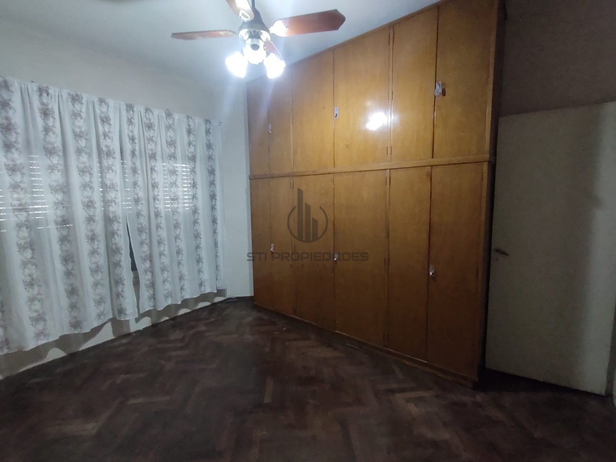 Alquiler casa de esquina - Cochera - Barrio Belgrano