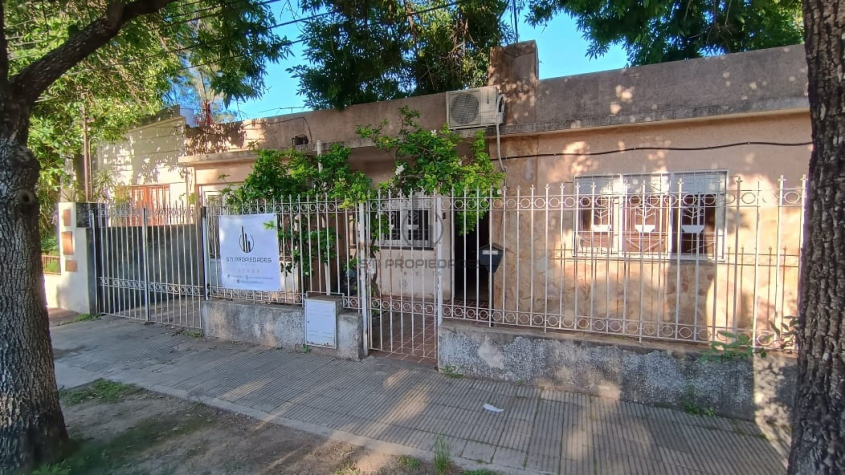 Casa en alquiler - Granadero Baigorria "Centro" Hermosa, impecable, reciclada a nueva