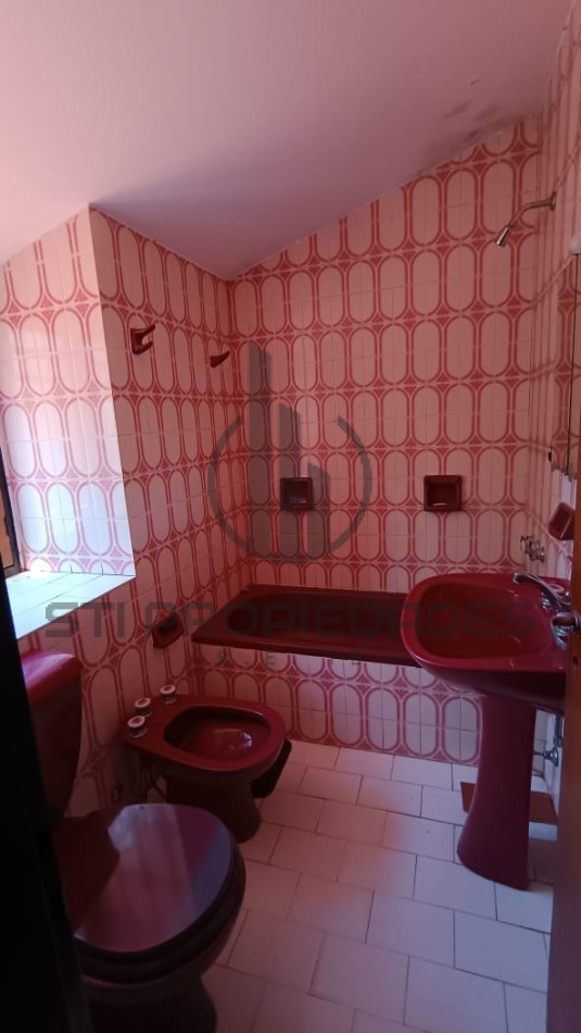 Venta de casa de 4 dormitorios con placares - 3 baños - Cochera - Lomas de Alberdi