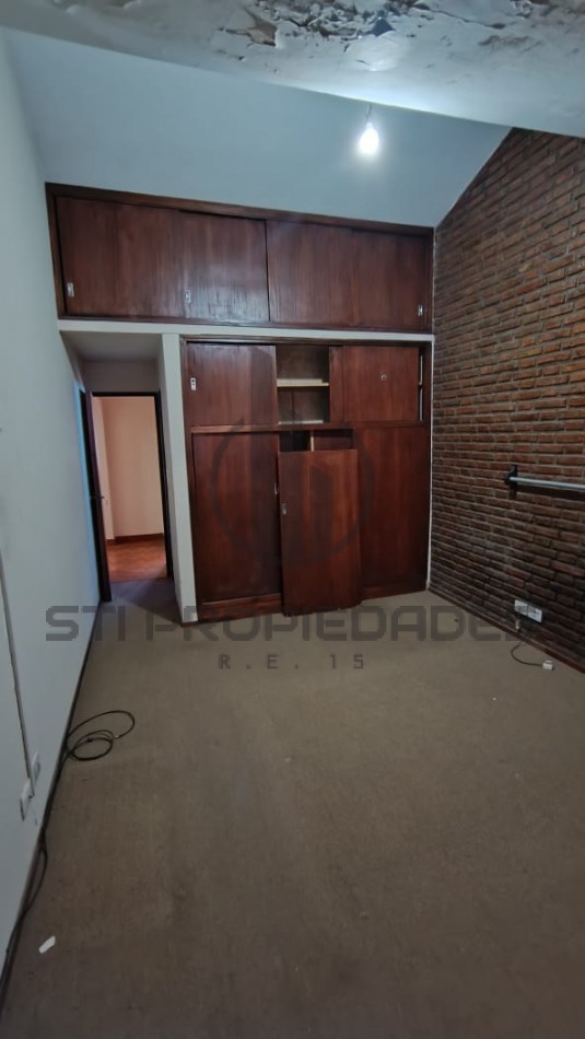 Venta de casa de 4 dormitorios con placares - 3 baños - Cochera - Lomas de Alberdi
