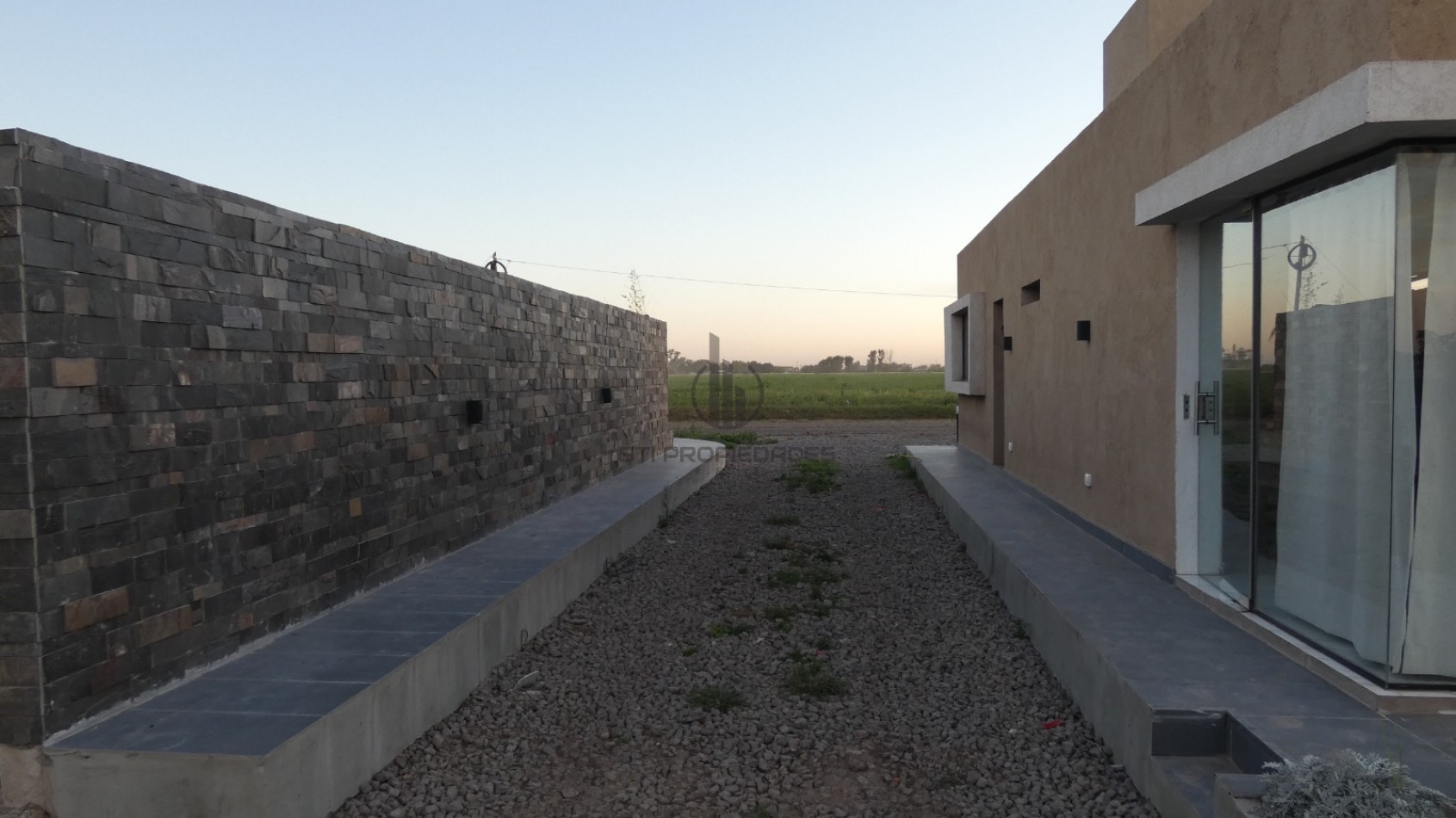 CONDOMINIO DE ALVEAR - a 30' de Funes - Entrega y ctas fijas