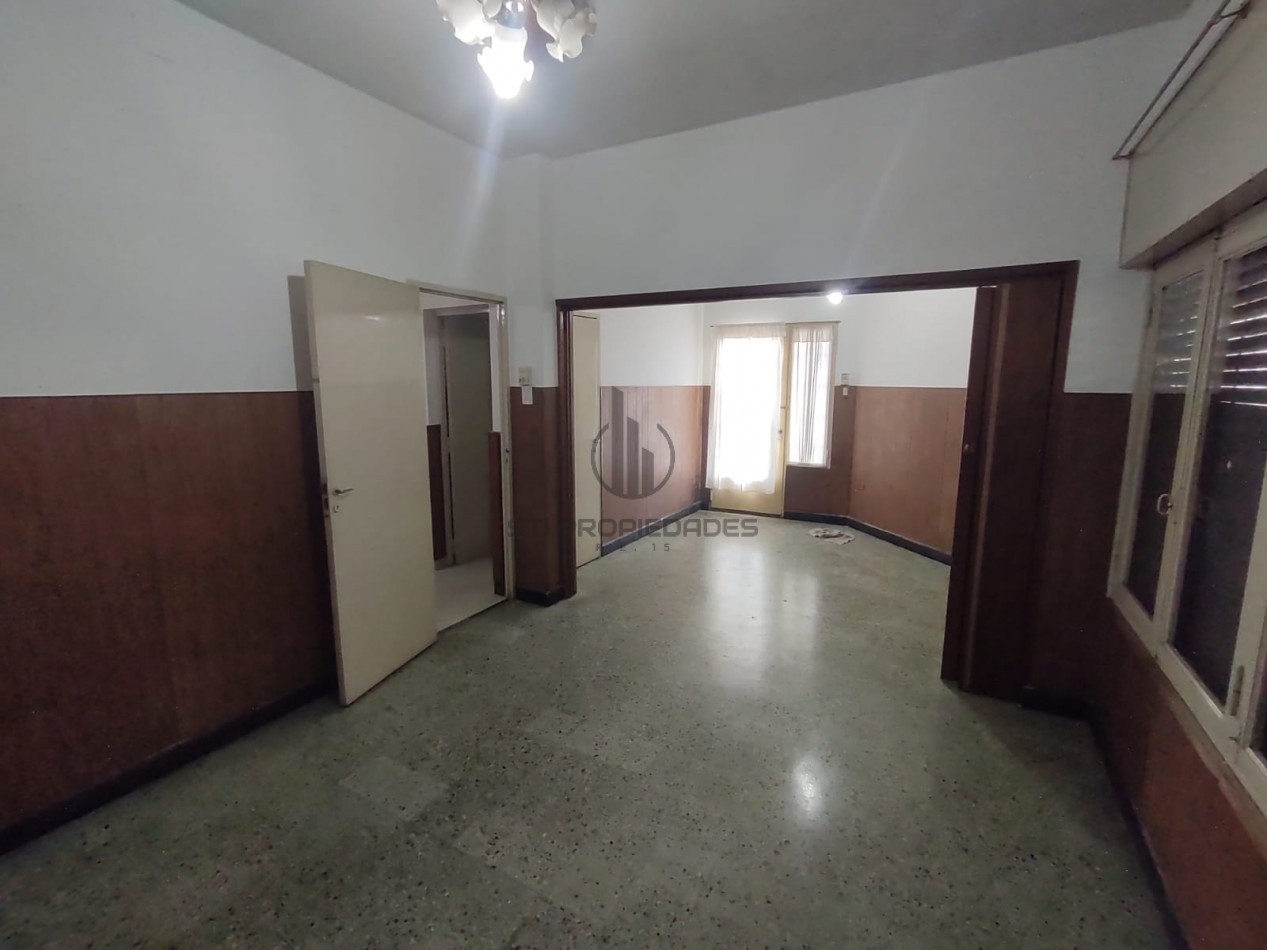 Alquiler casa de esquina - Cochera - Barrio Belgrano