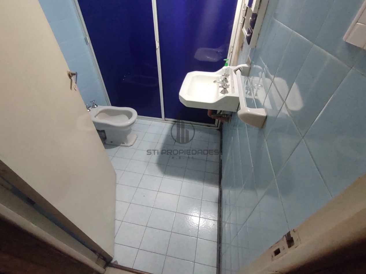 Alquiler casa de esquina - Cochera - Barrio Belgrano