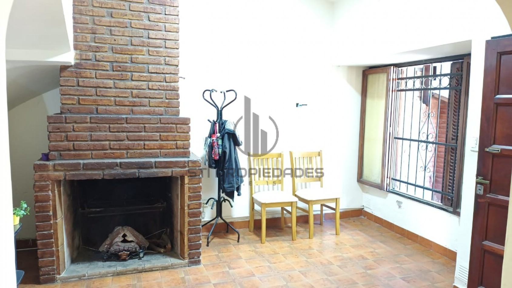 Venta de casa de 4 dormitorios con placares - 3 baños - Cochera - Lomas de Alberdi