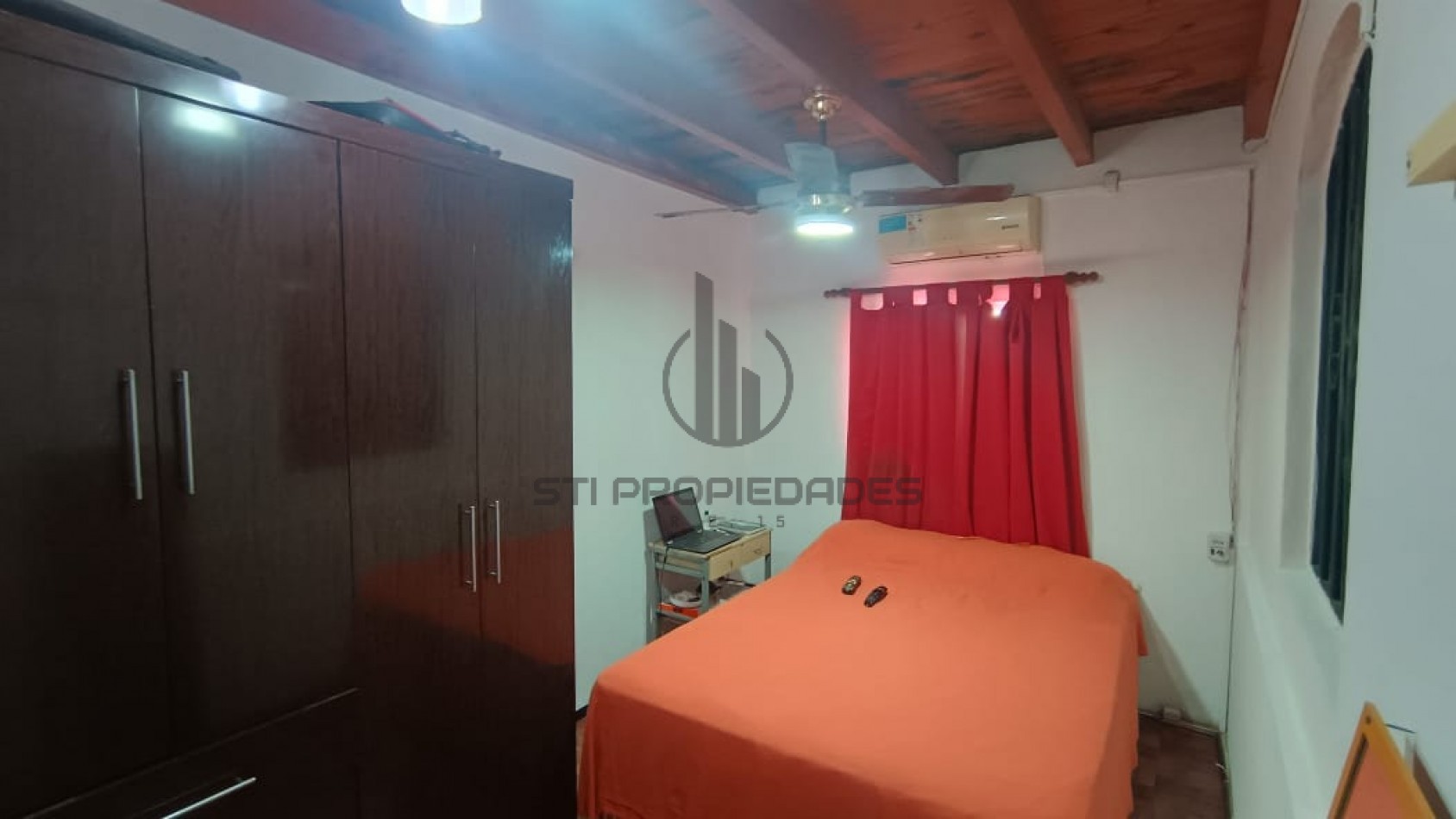 Venta de casa en Arroyito - ideal dos familias