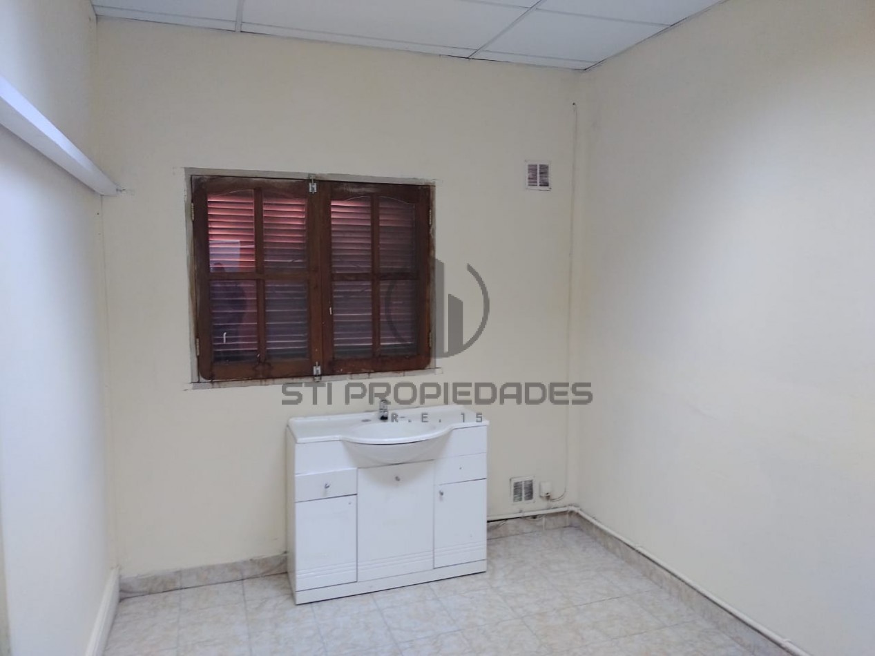 Venta de local en ochava - Barrio Azcuenaga