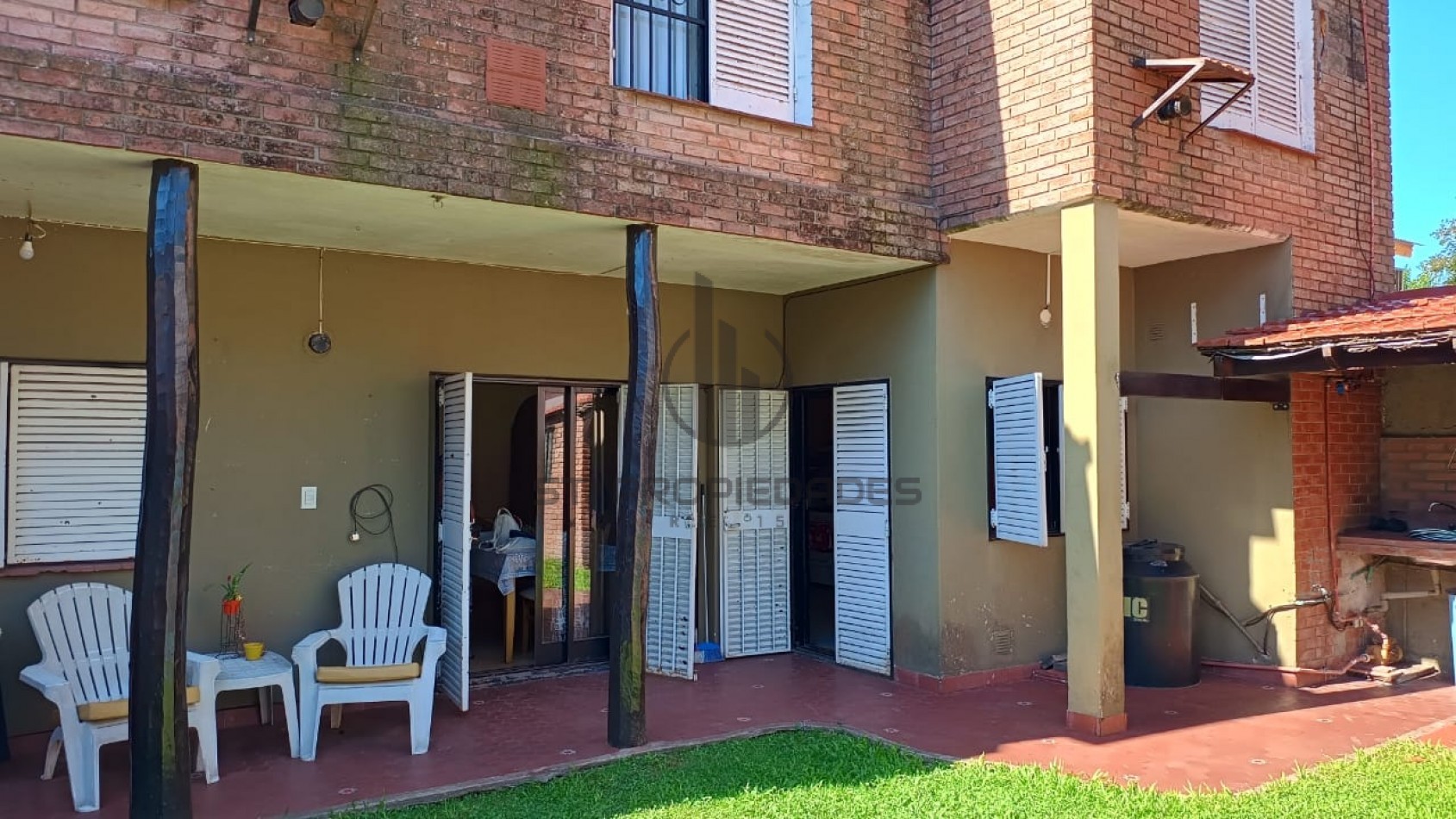 Venta de casa de 4 dormitorios con placares - 3 baños - Cochera - Lomas de Alberdi