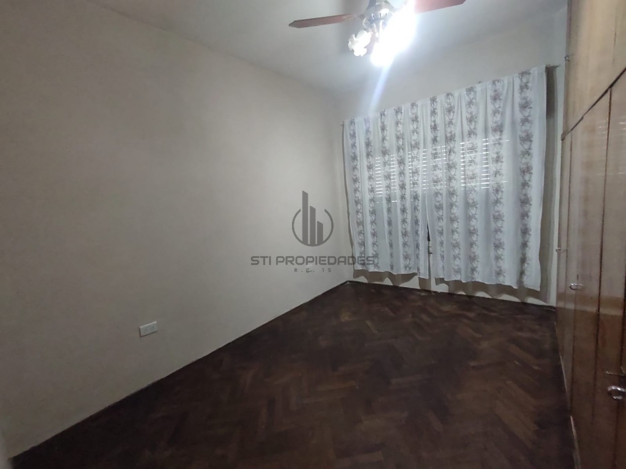 Alquiler casa de esquina - Cochera - Barrio Belgrano