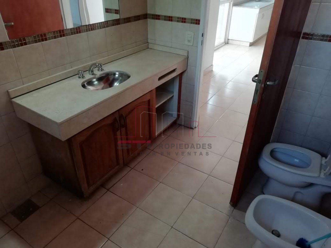 Condominio en Venta. Barrio Azcuenaga.