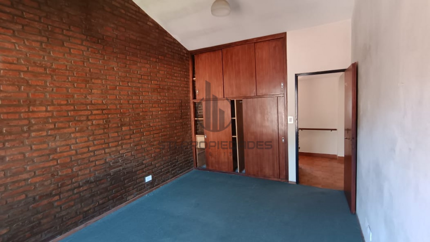 Venta de casa de 4 dormitorios con placares - 3 baños - Cochera - Lomas de Alberdi