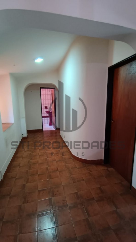 Venta de casa de 4 dormitorios con placares - 3 baños - Cochera - Lomas de Alberdi