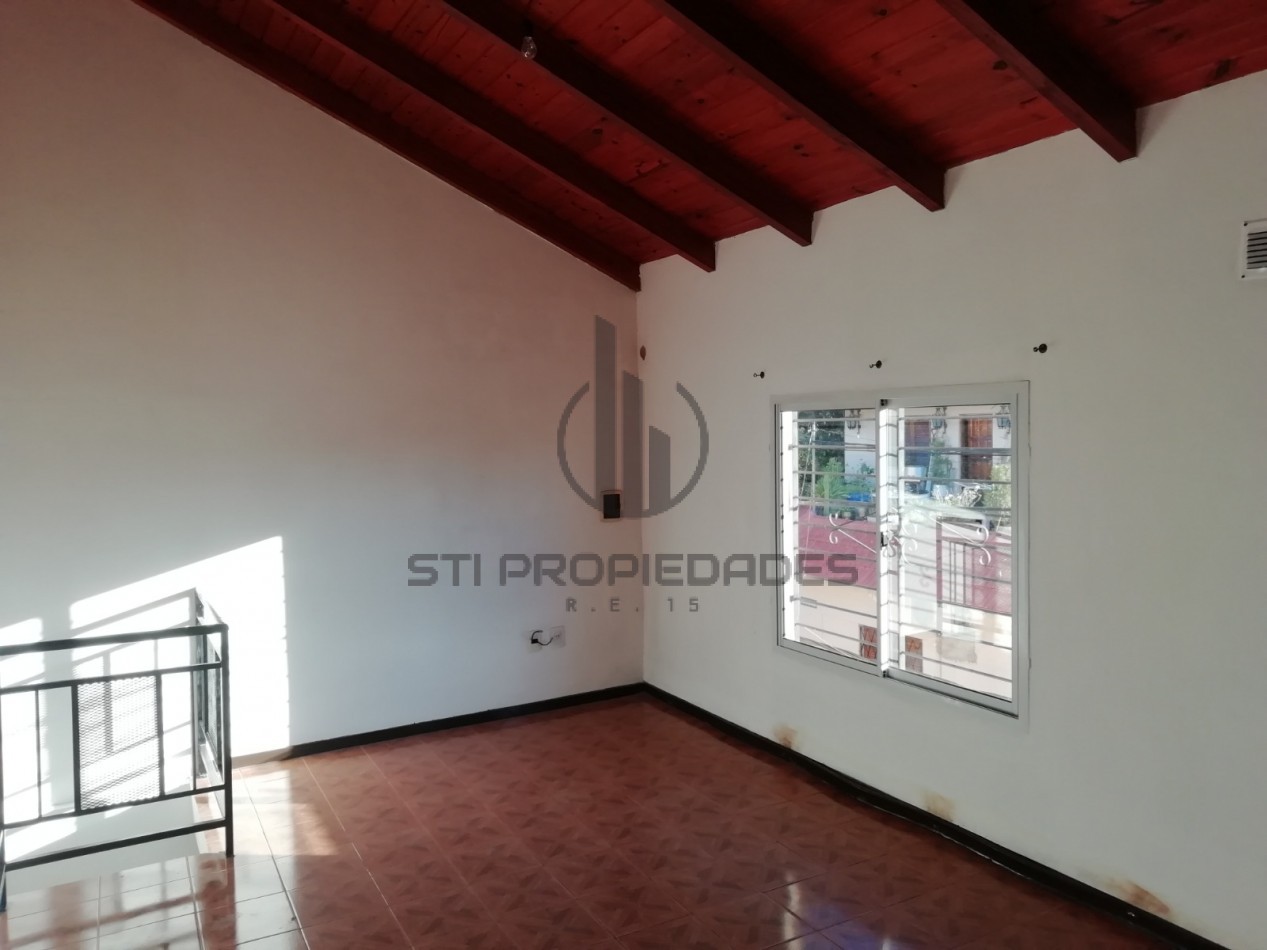 Venta departamento en barrio Azcuenaga - Planta alta - Dos dormitorios