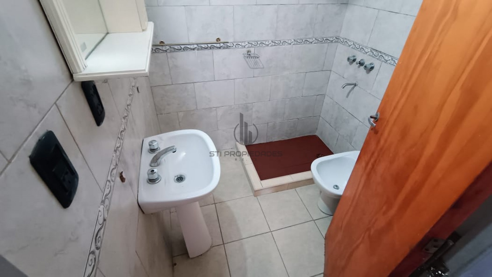 Alquiler de casa planta alta - dos dormiotorios