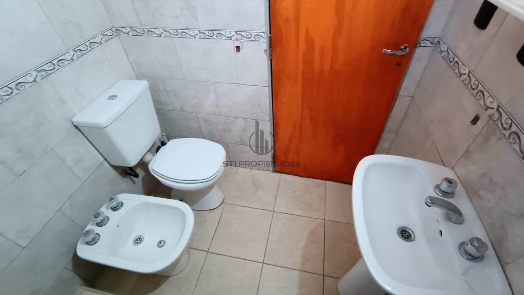 Alquiler de casa planta alta - dos dormiotorios