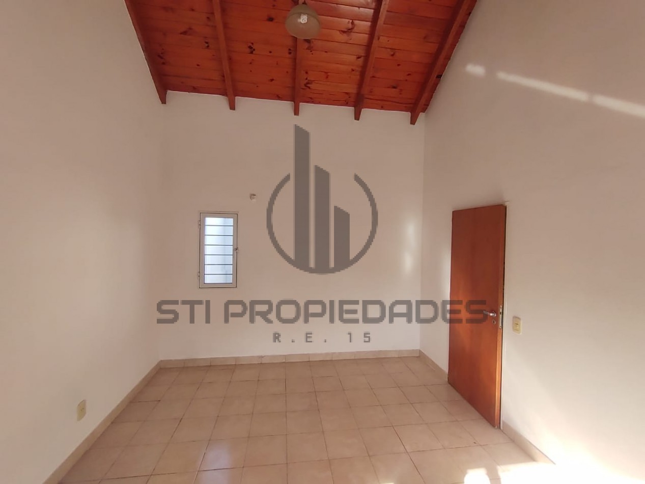 Casa planta alta en alquilar - Amplios ambientes