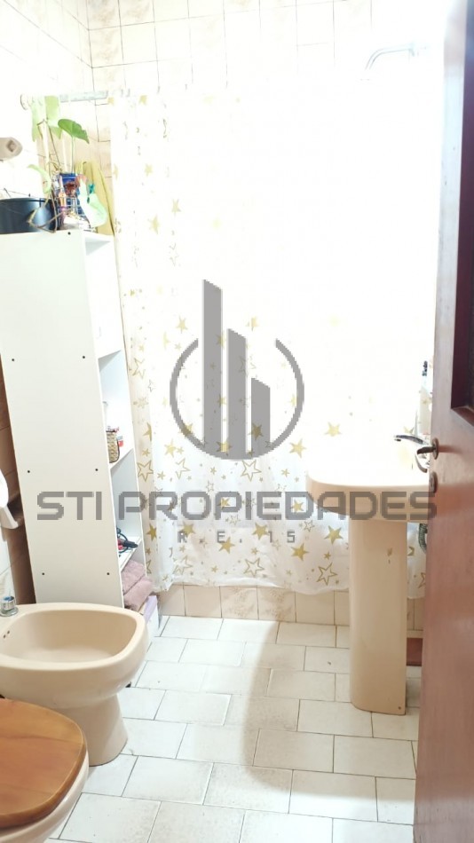 Venta de casa de 4 dormitorios con placares - 3 baños - Cochera - Lomas de Alberdi