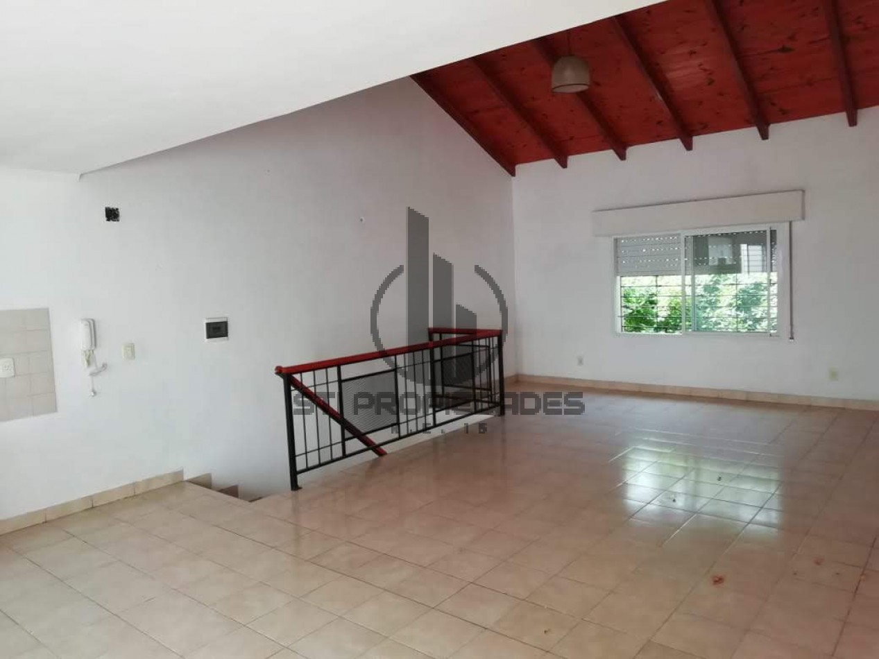 ALQUILER DE AMPLIO DEPARTAMENTO EN BARRIO AZCUENAGA - DOS DORMITORIOS - PATIO