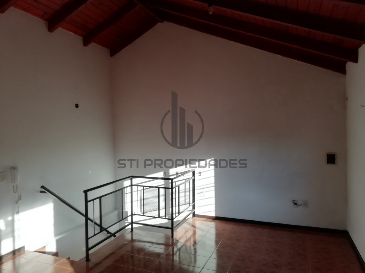 Venta departamento en barrio Azcuenaga - Planta alta - Dos dormitorios