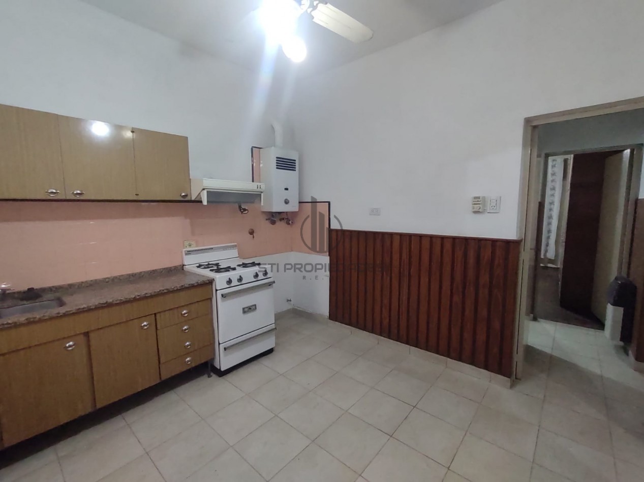 Alquiler casa de esquina - Cochera - Barrio Belgrano