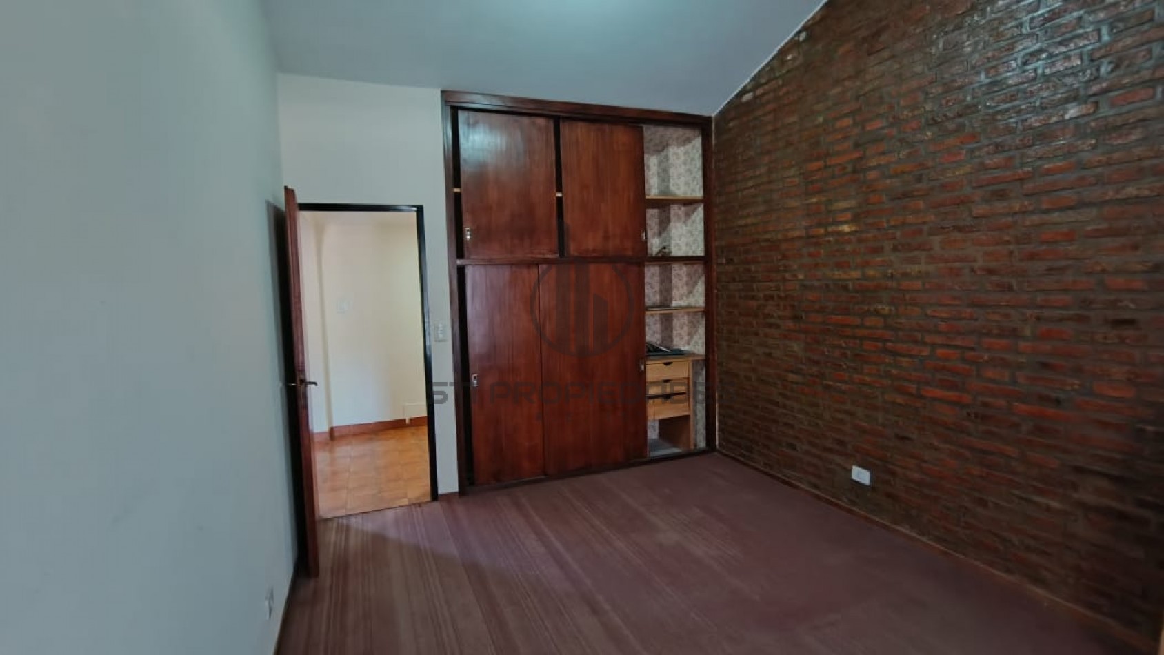 Venta de casa de 4 dormitorios con placares - 3 baños - Cochera - Lomas de Alberdi